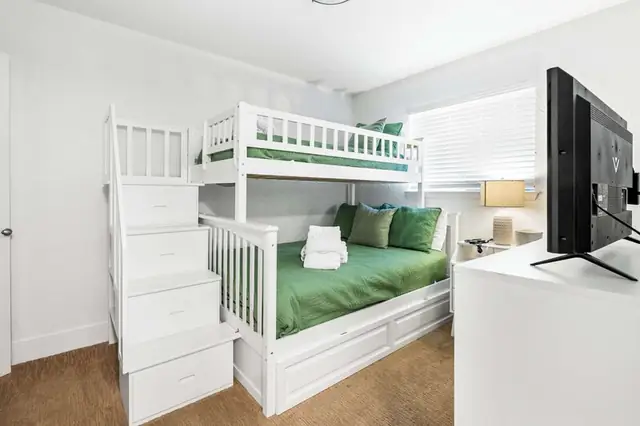 Bedroom at Fiddler’s Cove 18I